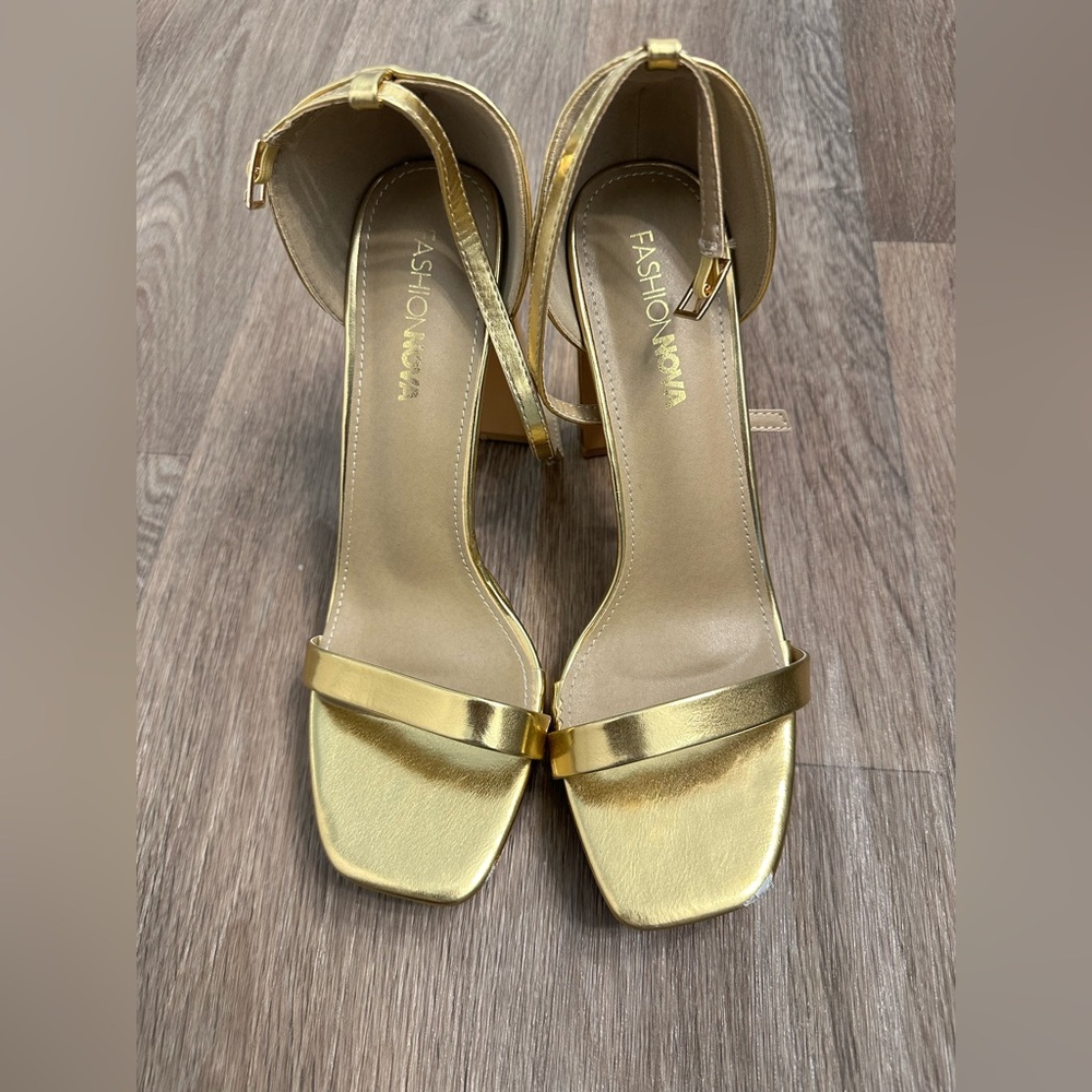 Fashion Nova Gold Platform Block Heel Sandals Women’s Size 9 Ankle Strap Glam - Picture 2 of 3